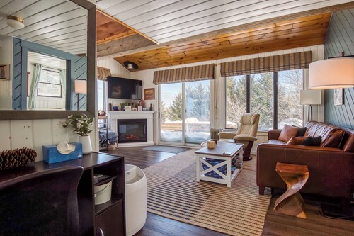 Crisp Cabin @ Haley Pond - downtown Rangeley