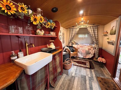 Glamping Shepherds Hut in Holt Hollow, Rural North Norfolk, Dog Friendly