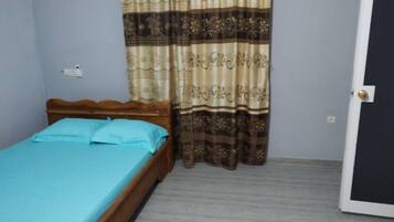 3 室のベッドルーム、アイロン / アイロン台、WiFi (無料)、ベッドシーツ