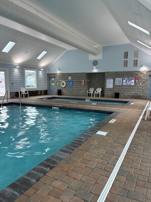 Piscine couverte, piscine extérieure