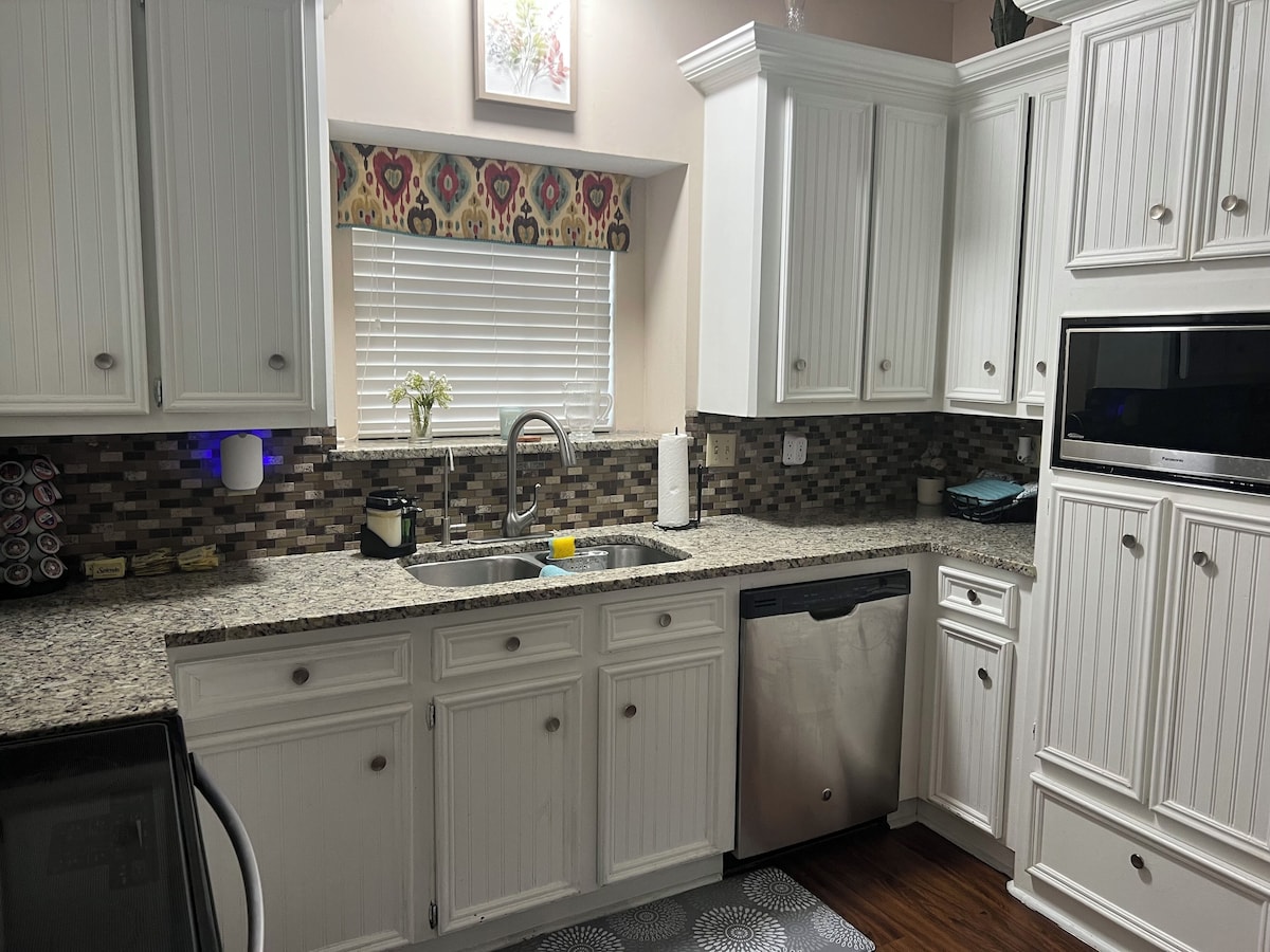 Photo 6 of Open, Comfortable Kingwood Home Family Friendly With Pool MUST SEE