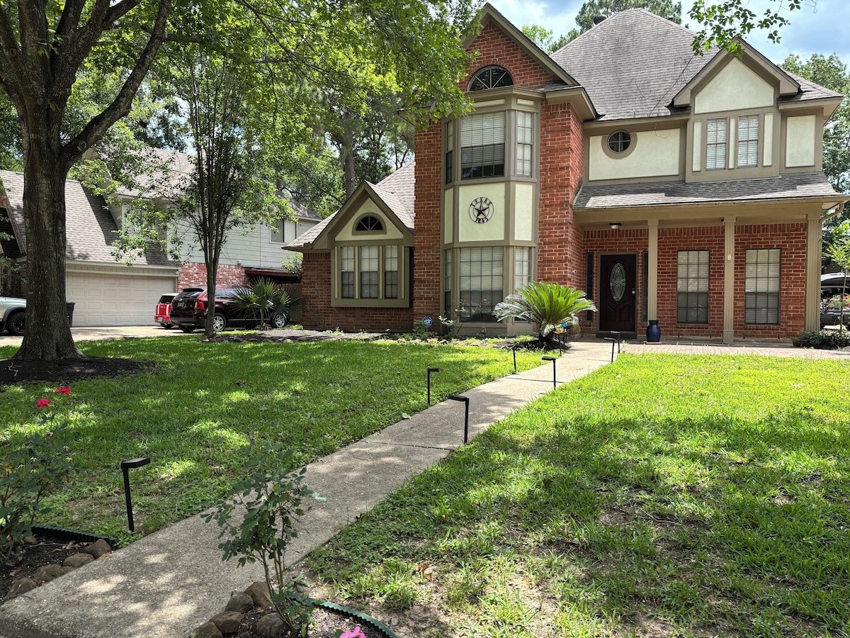 Photo 4 of Open, Comfortable Kingwood Home Family Friendly With Pool MUST SEE
