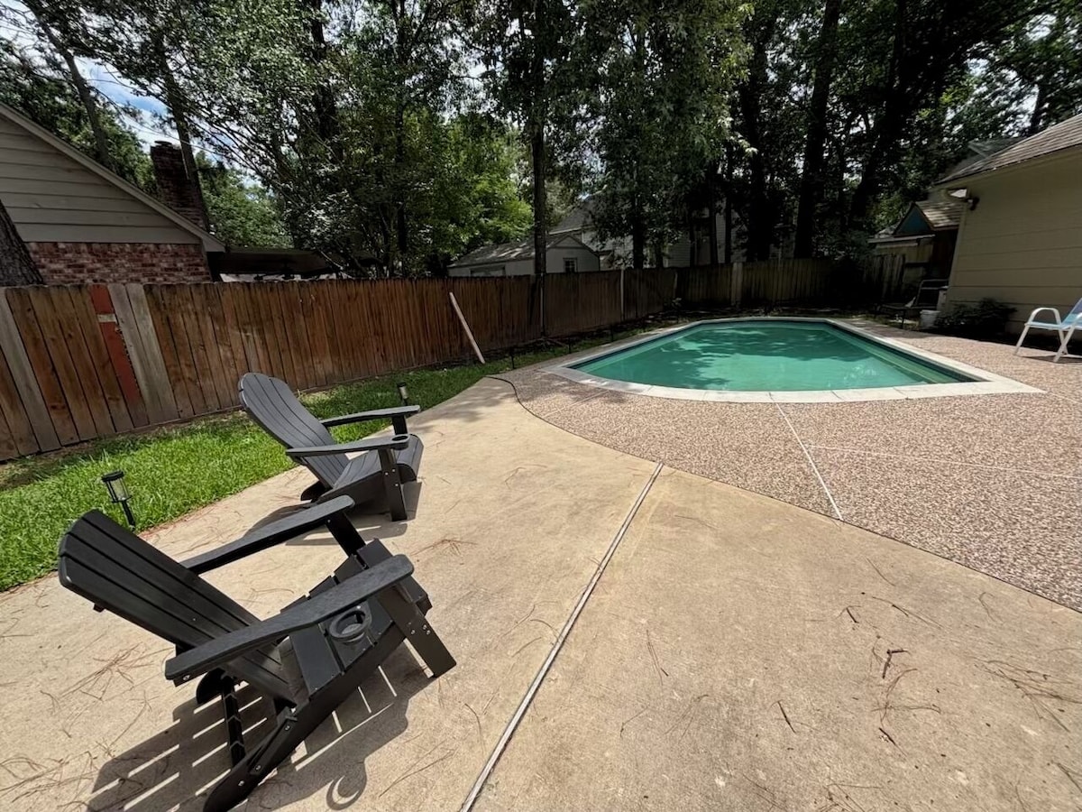 Photo 2 of Open, Comfortable Kingwood Home Family Friendly With Pool MUST SEE