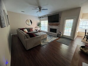 Smart-TV, peis og kontorer