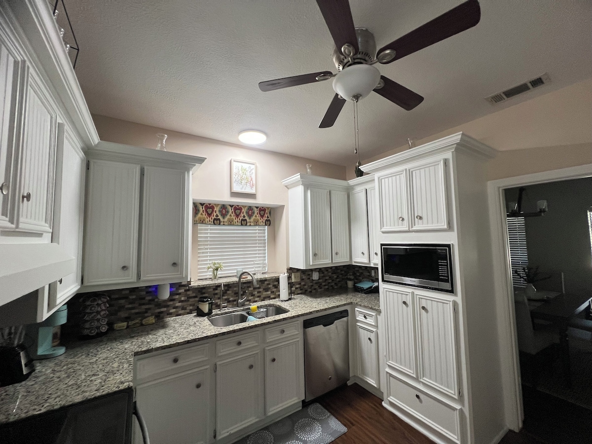 Photo 43 of Open, Comfortable Kingwood Home Family Friendly With Pool MUST SEE