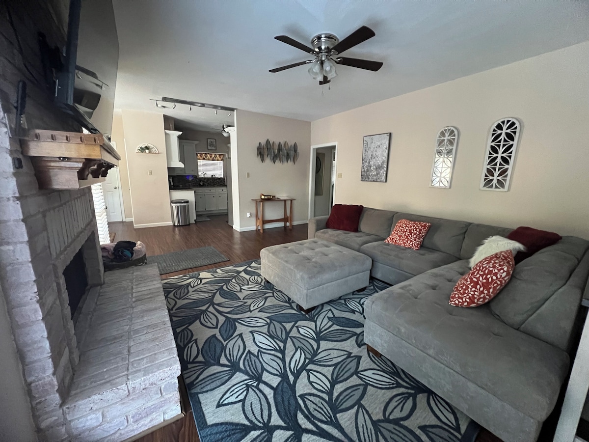 Photo 5 of Open, Comfortable Kingwood Home Family Friendly With Pool MUST SEE