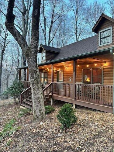Buck Ridge - Mtn views, hot tub, perfect location!