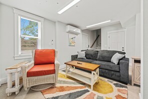 Smart TV, table tennis