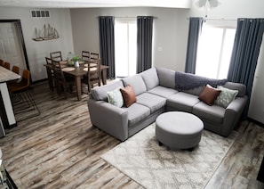 Smart TV, fireplace - Updated & beautiful family-friendly, getaway at Bridges Bay! (Arnolds Park)