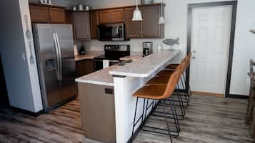 冰箱、微波炉、烤箱、炉灶