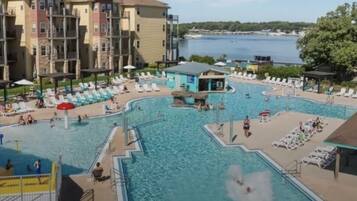 Piscine couverte, piscine extérieure