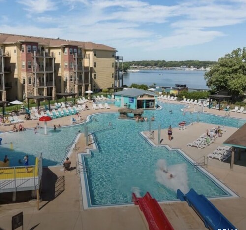 Updated & beautiful family-friendly, getaway at Bridges Bay!