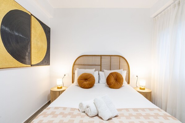 2 bedrooms, internet, bed sheets