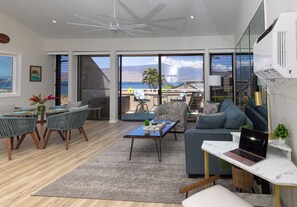 Smart TV, books - Best unit on property! Modern, Ocean Views! Beach, Pool, Whales! Video Tour! (Kihei)