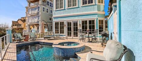 Een verwarmd zwembad