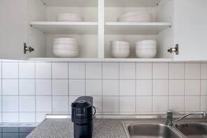 Fridge, microwave, oven, stovetop - Exceptional Mitte 1BR, Fully Furnished & Equipped, by Blueground (Berlin)