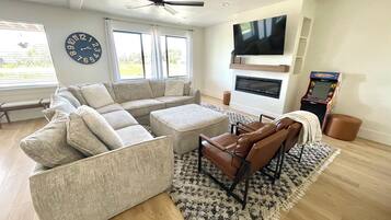 Een smart-tv en videogames