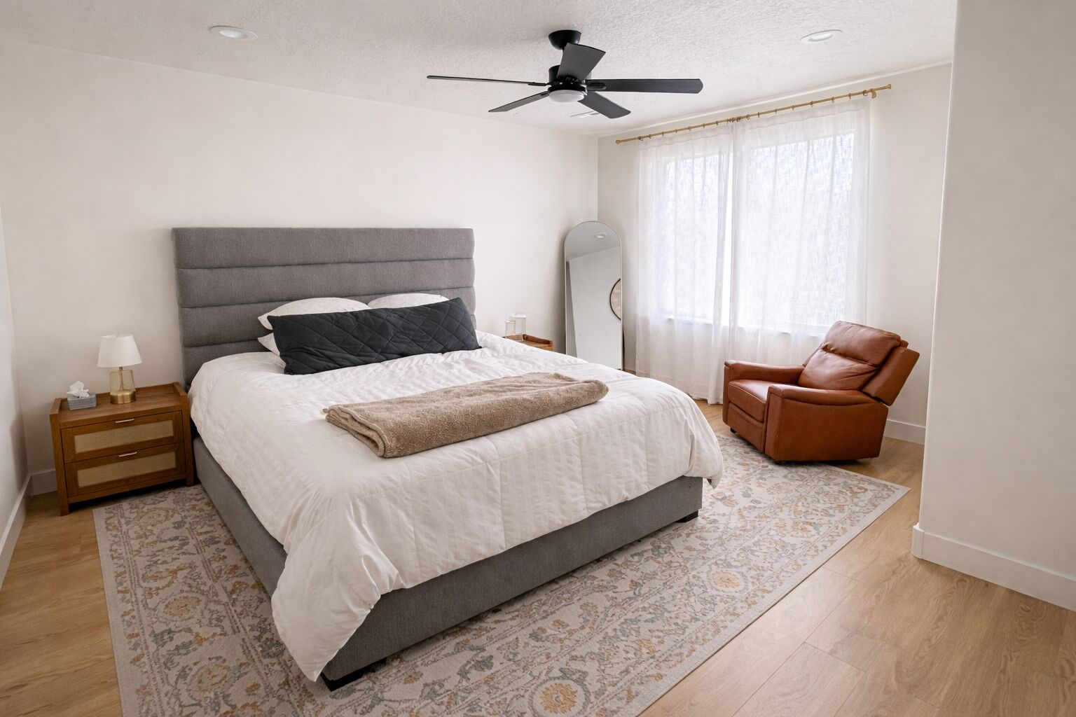 3 makuuhuonetta, silitysrauta/-lauta, vauvan matkasänky, Wi-Fi