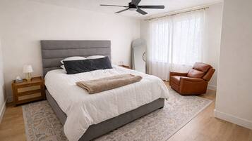 3 makuuhuonetta, silitysrauta/-lauta, vauvan matkasänky, Wi-Fi