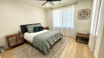 3 slaapkamers, een strijkplank/strijkijzer, reisbedje, wifi