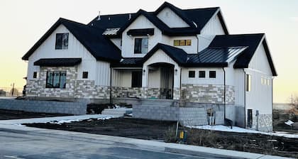 Brand new apartment, sleeps 10, IDEAL location in Utah county. High end finishes