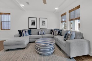 テレビ、DVD プレーヤー