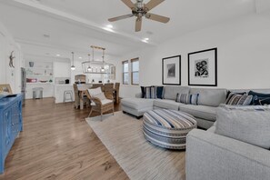 テレビ、DVD プレーヤー