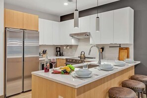 Fridge, microwave, oven, stovetop