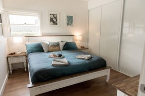 3 bedrooms, iron/ironing board, WiFi, bed sheets - Stay, Work & Unwind | Beachfront Access Umina Beach (Umina Beach)