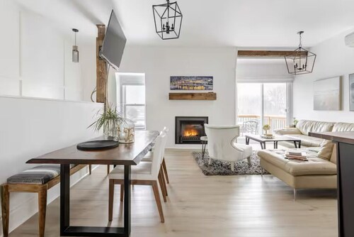 Deluxe Loft with Stunning Water - Free On-Site EV Charging