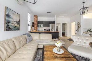 Smart TV, fireplace, ping pong, books
