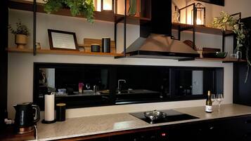 Refrigerador, microondas, horno y parrilla de estufa