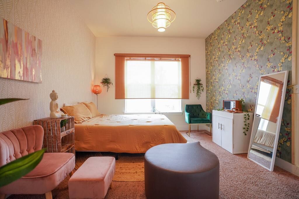 2 bedrooms, iron/ironing board, free WiFi, bed sheets