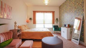 2 bedrooms, iron/ironing board, free WiFi, bed sheets