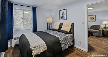 5 Min walk to restaurants/cafes, 8 min drive to airport, 10 min walk to trails.