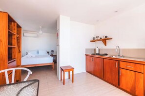 1 bedroom, WiFi, bed sheets - Great location, walking distance to the beach -E (Puntarenas)