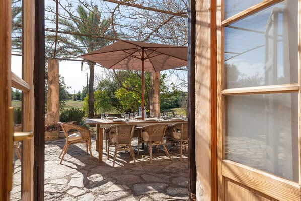 Outdoor dining