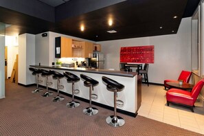 Kjøleskap, mikrobølgeovn, ovn og oppvaskmaskin