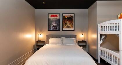 Silver Screen Getaway - Downtown 2 blocks to Court