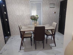 アパートメント | 客室内のダイニングエリア