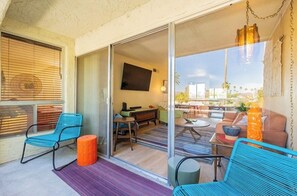 Smart TV - Vintage condo & views! Retro Vibe in Old Town with heated & cooled-pool & spa (Scottsdale)