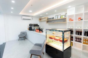 Breakfast, lunch and dinner served