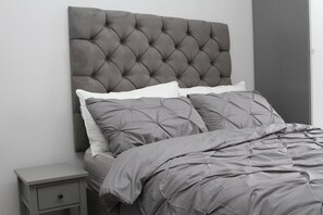 Iron/ironing board, WiFi, bed sheets