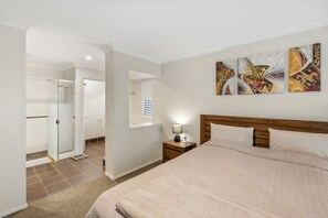 4 bedrooms, desk, iron/ironing board, free WiFi