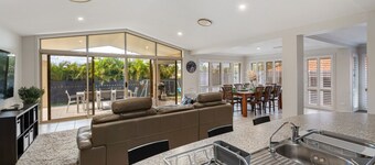 4 Bedroom Spacious Cozy Family Retreat @ Parkinson