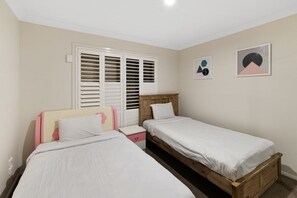 4 bedrooms, desk, iron/ironing board, free WiFi