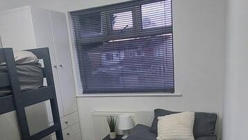 3 bedrooms, iron/ironing board, WiFi, bed sheets