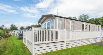Dog friendly park 5 miles from Bude 2 bed caravan