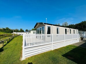 Exterior - Modern two bedroom caravan with sofabed Sleeps 6 (Holsworthy)
