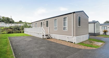 Dog friendly park 5 miles from Bude 2 bed caravan